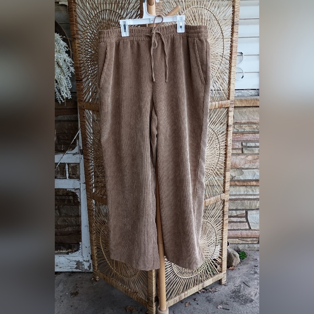 GAP Mid Rise Easy Wide-Leg Corduroy Pants_Large